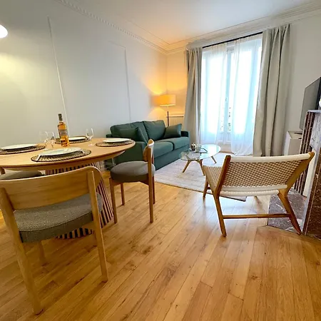Croix Nivert Apartment Paris